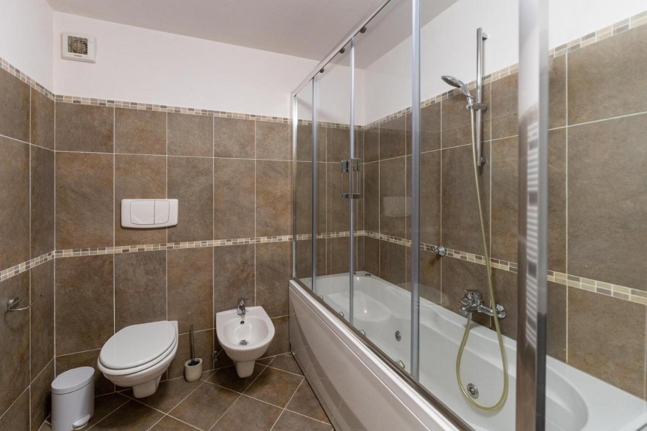 Casa Beba - Agenzia Dolomiti Affitti Apartment Cavalese Luaran gambar